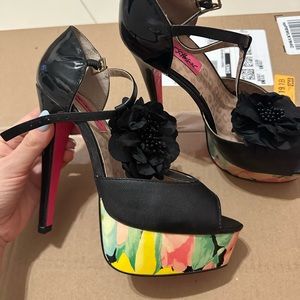 Betsey Johnson 7.5 heels